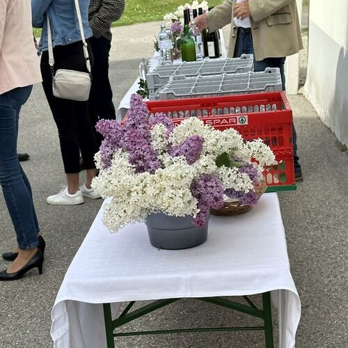 Agape auf dem Kirchenplatz